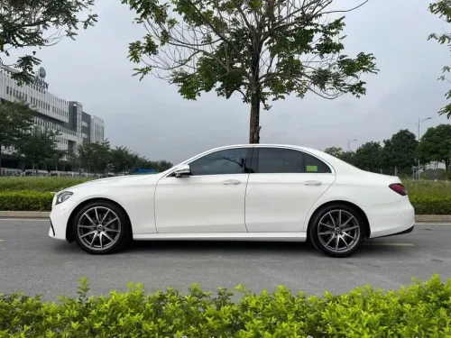 Cho Thuê Xe Mercedes C300 AMG 2023 - Trắng